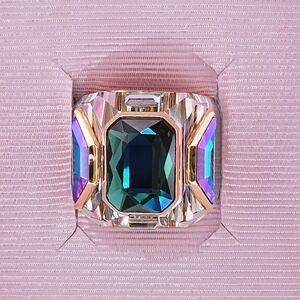Swarovski Ring Chroma Cocktail Ring Size 5.75 Green Gold Tone Gift Christmas New